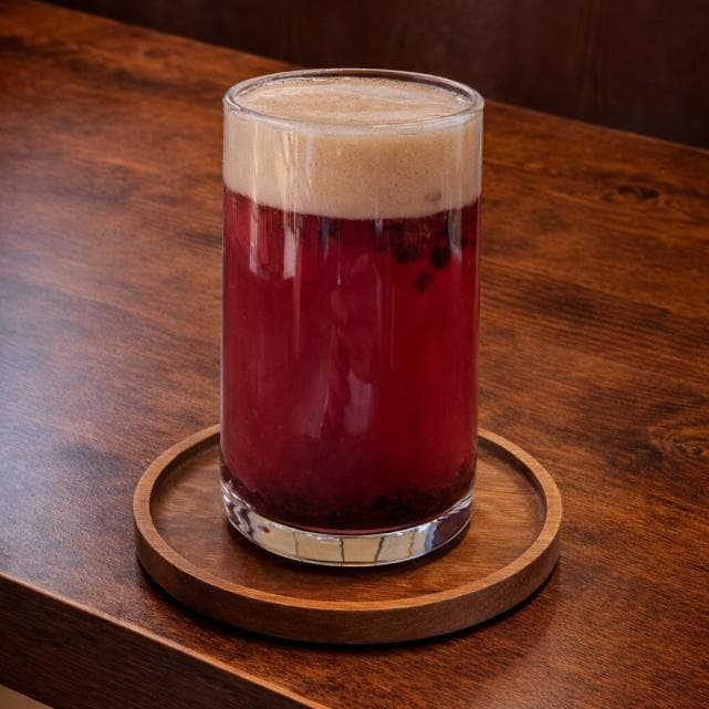 🍓 نیترو توت‌فرنگی (Strawberry Nitro Cold Brew)
