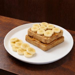 🥪 تست رژیمی بادام زمینی و موز (Peanut Butter Banana Toast)